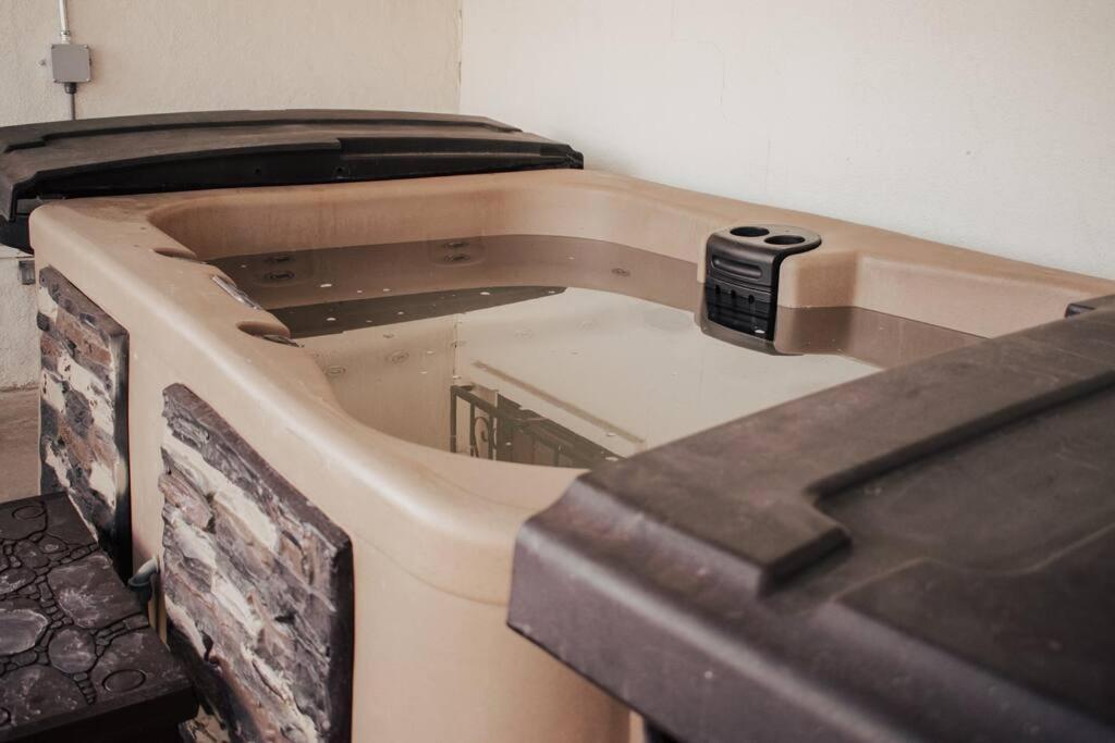 Casa Charleston-3Br-2Bath-Hot Tub-Pet Friendly-No Pet Fees! Villa Albuquerque Exterior foto
